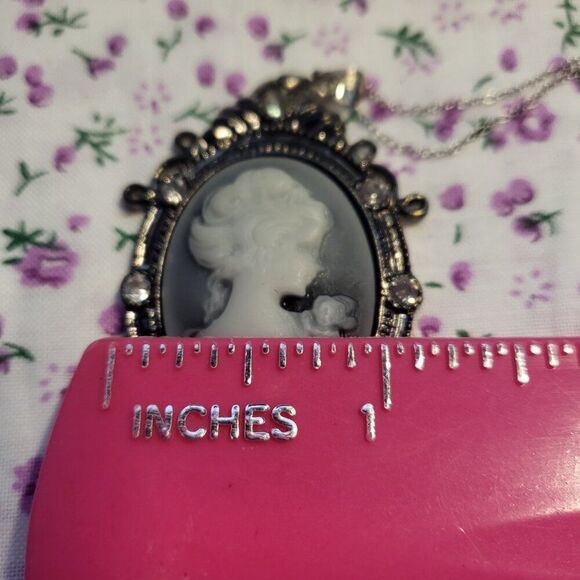 Vintage Blue/Grey Cameo Crystal Pendant Necklace - Picture 4 of 5